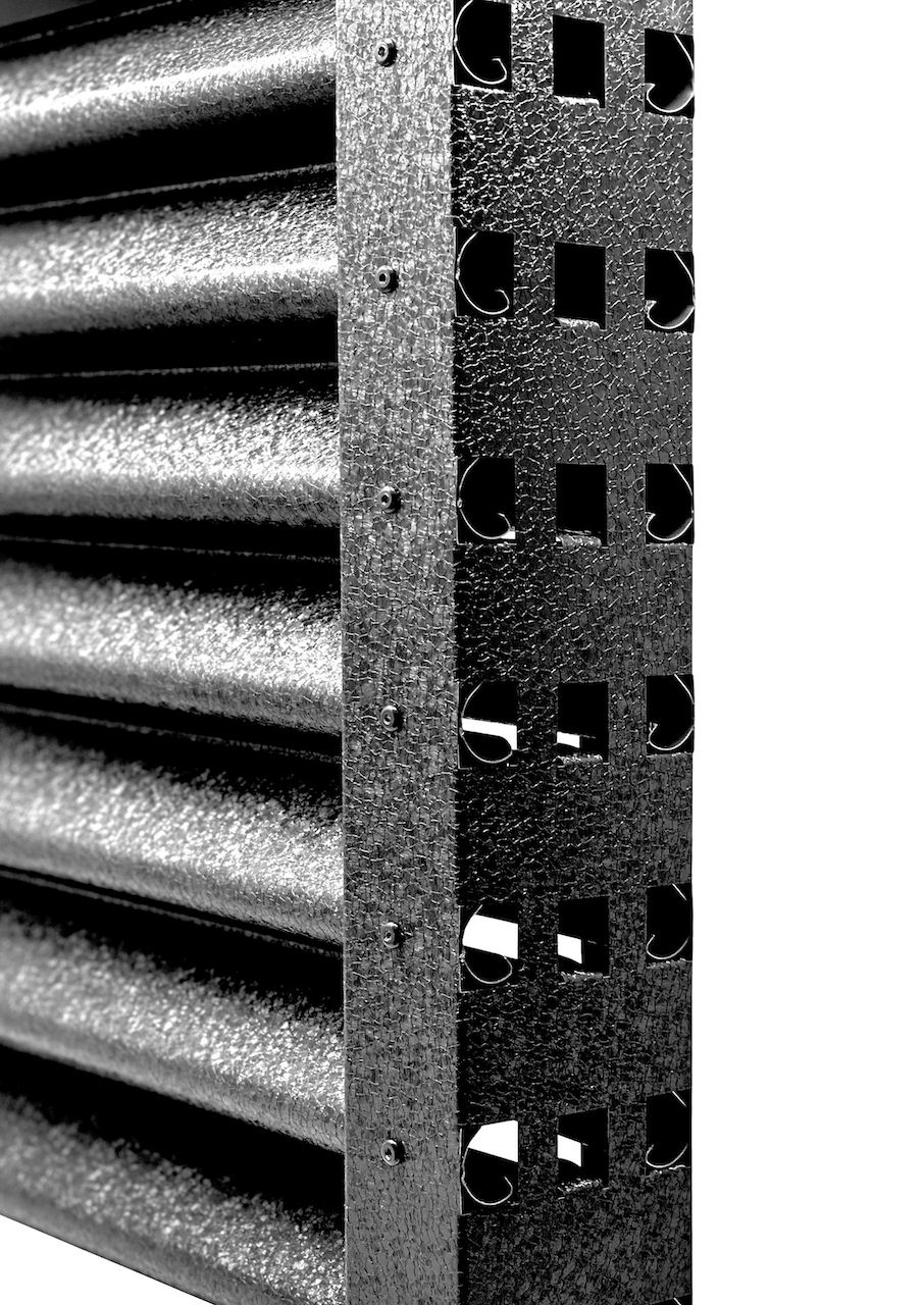 Le panneau de clôture métallique Pyramid présente un design moderne, une durabilité et des caractéristiques de résistance aux intempéries pour des espaces extérieurs de qualité supérieure.